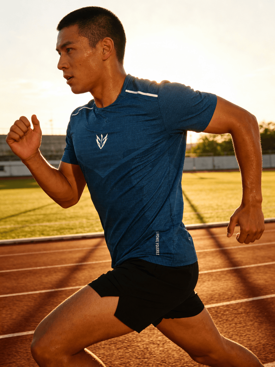 EVUNO Apex 01 Performance Tee in Cobalt, live fit