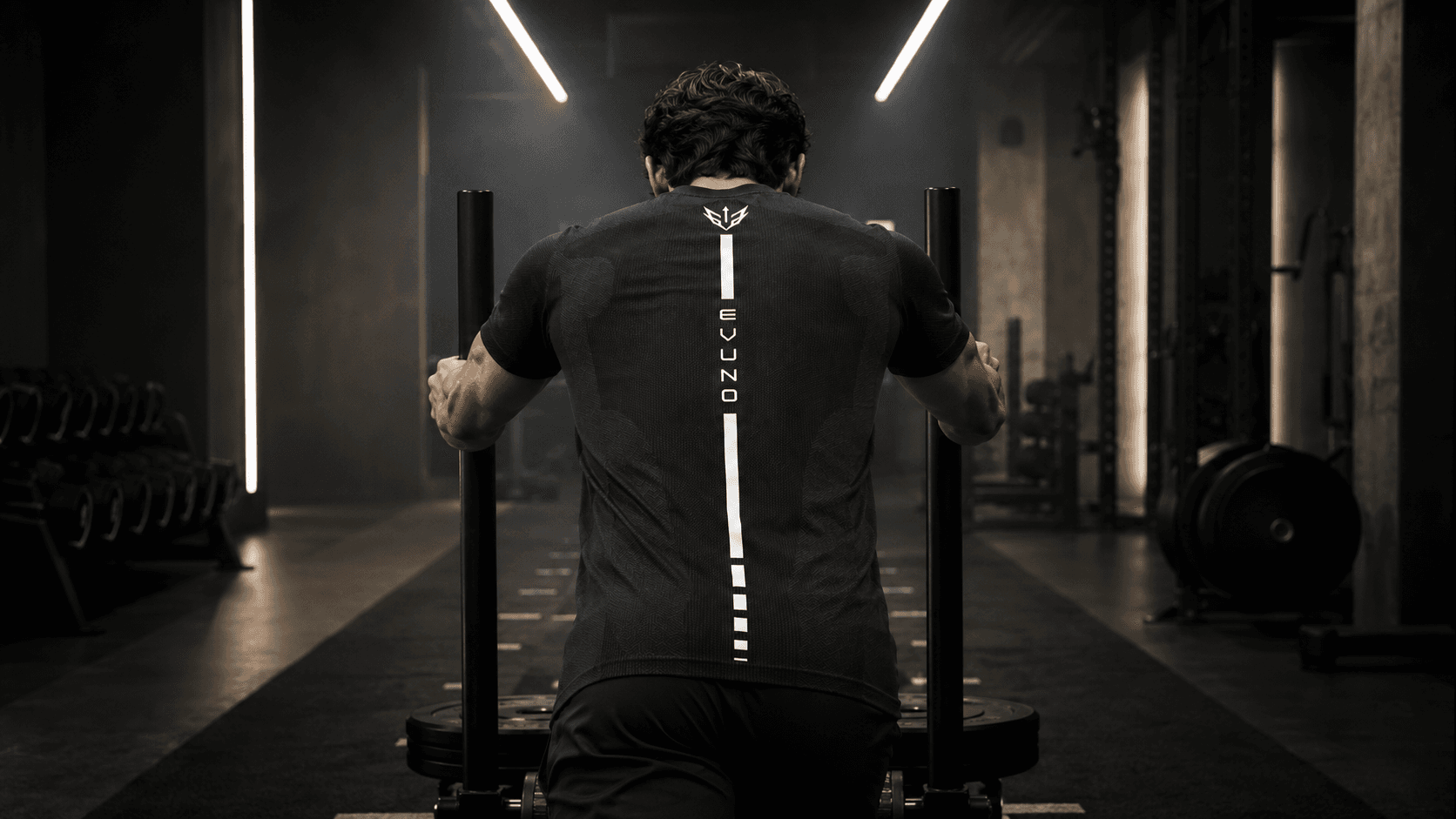 EVUNO APEX 01 Onyx tee during sled training